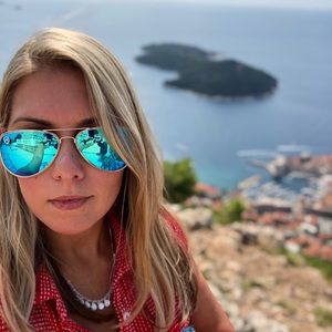 Meet your Posher, Helga